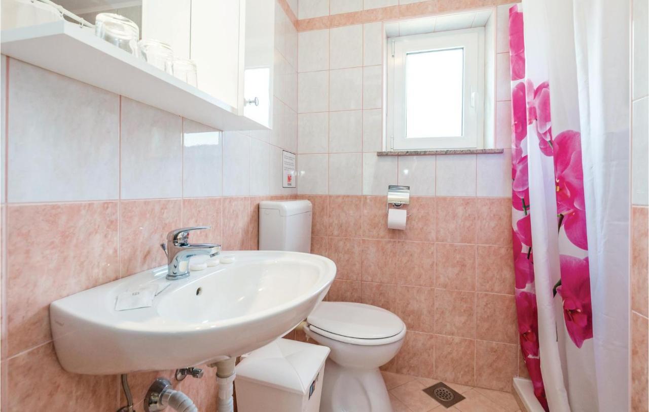 Beautiful Apartment In Brsec With Kitchen Ngoại thất bức ảnh